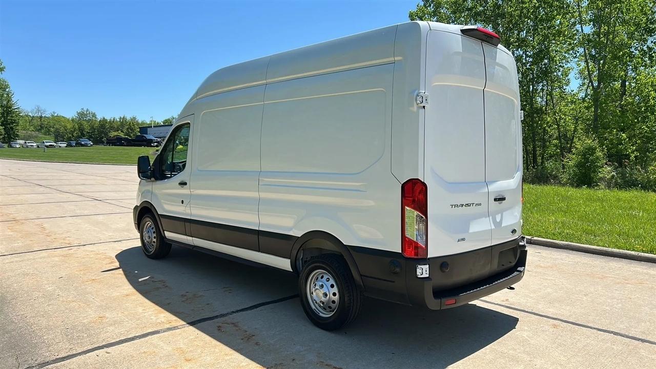 Ford Transit 250 Van High Roof w/Sliding Pass. 148-in. WB 2025
