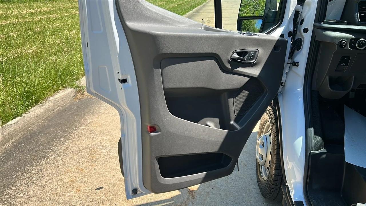 Ford Transit 250 Van High Roof w/Sliding Pass. 148-in. WB 2025