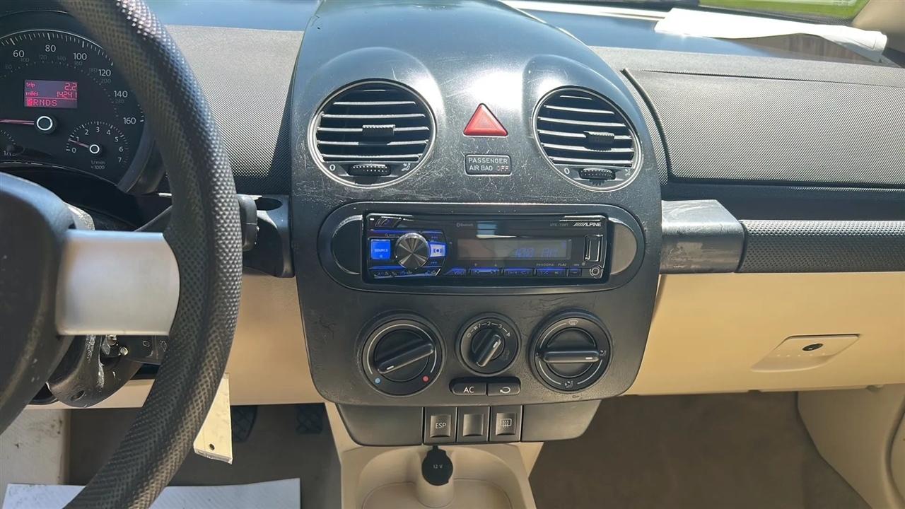 Volkswagen New Beetle S 2008