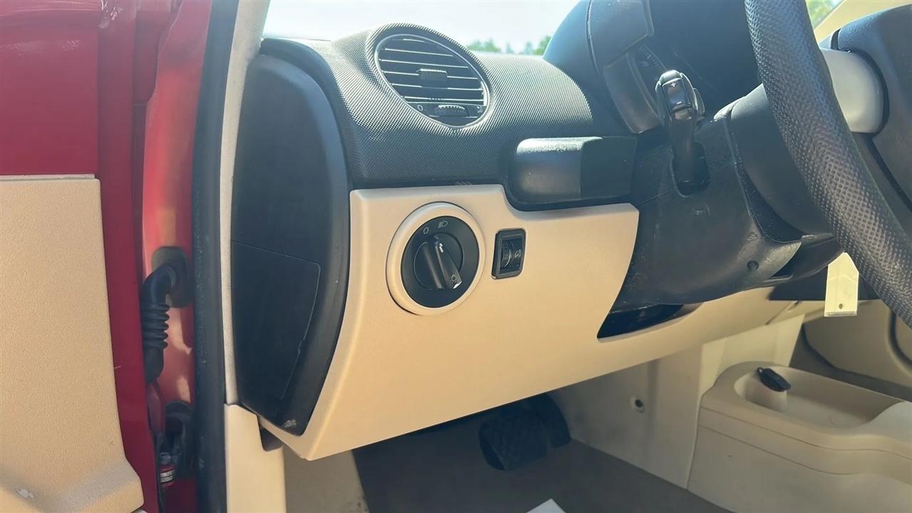 Volkswagen New Beetle S 2008