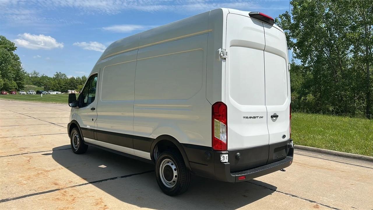 Ford Transit 250 Van 2024