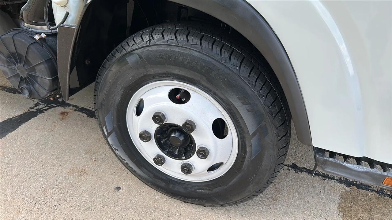 Isuzu NPR  2017