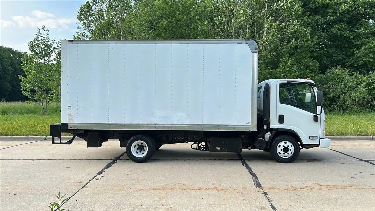 Isuzu NPR  2017