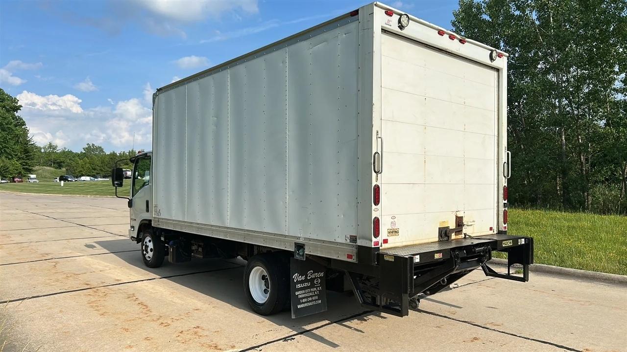 Isuzu NPR  2017