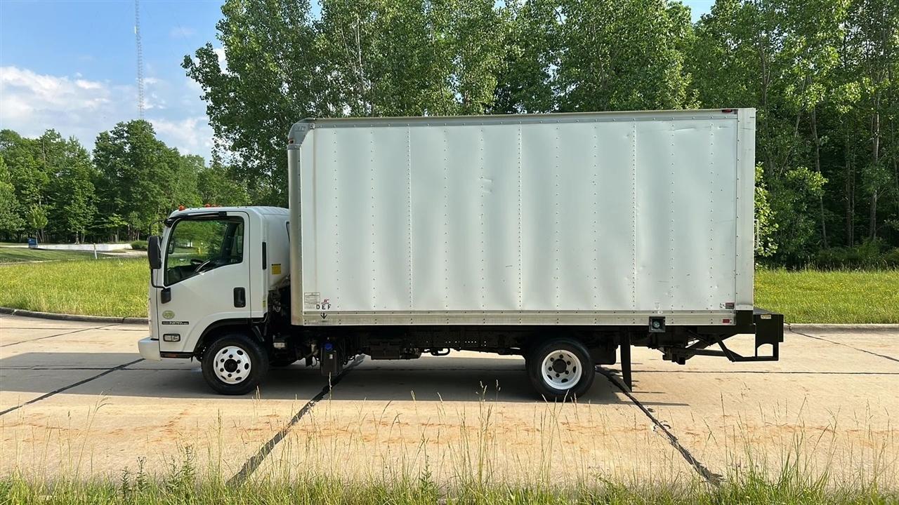 Isuzu NPR  2017
