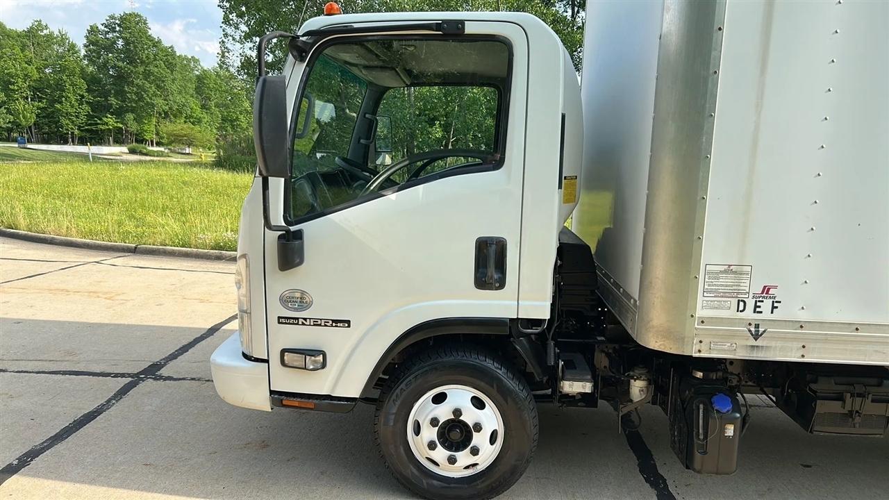 Isuzu NPR  2017