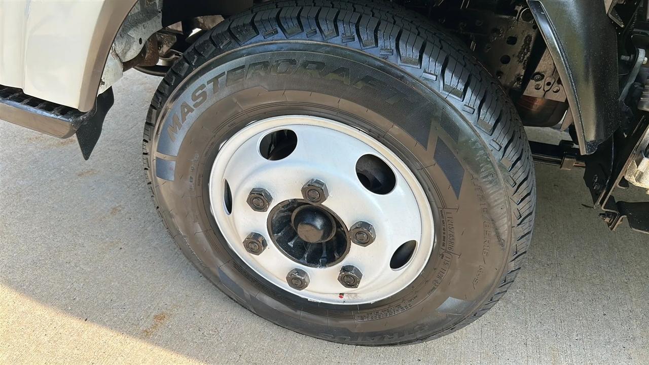 Isuzu NPR  2017