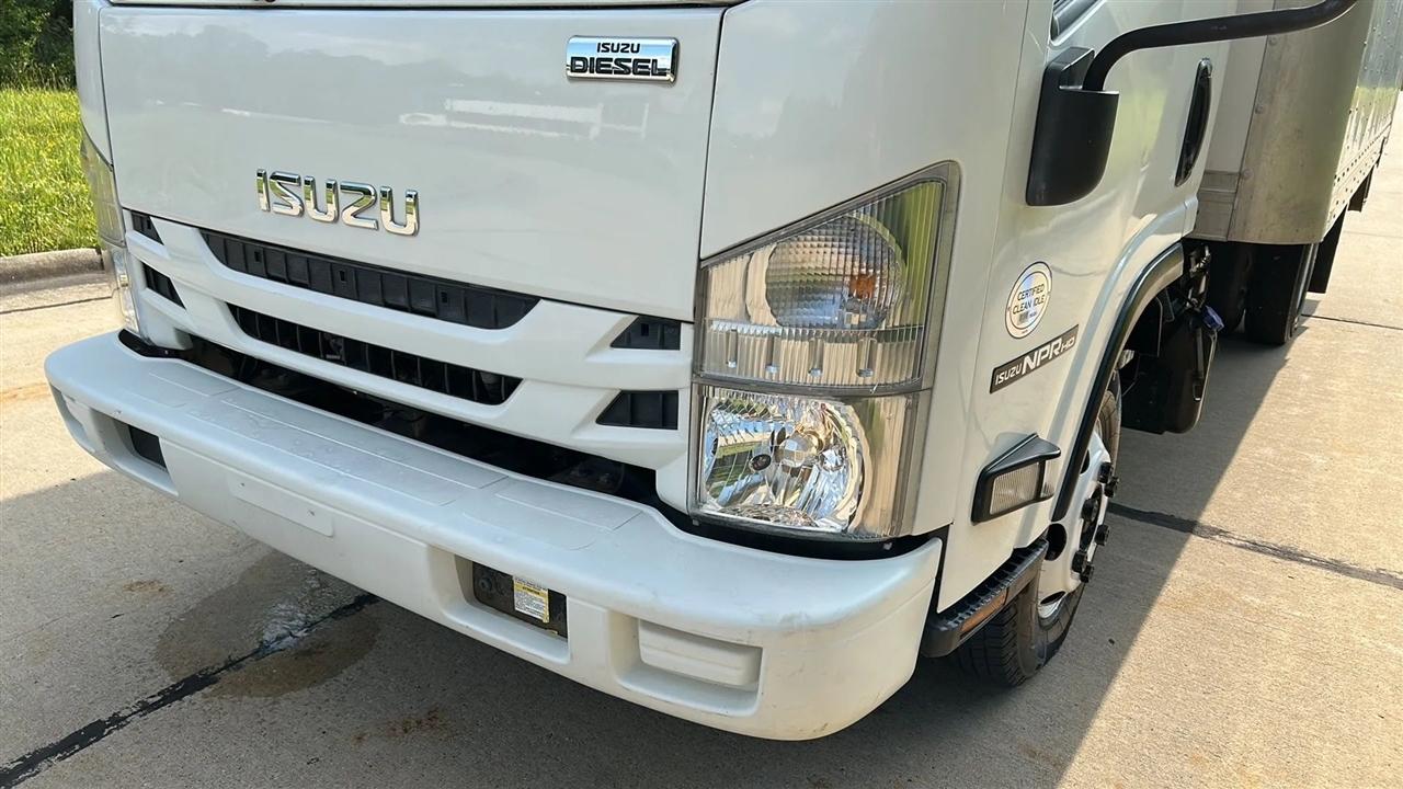 Isuzu NPR  2017