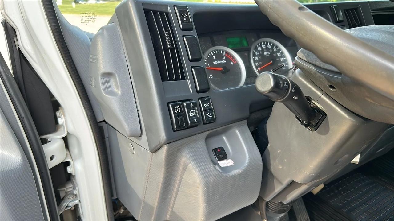 Isuzu NPR  2017