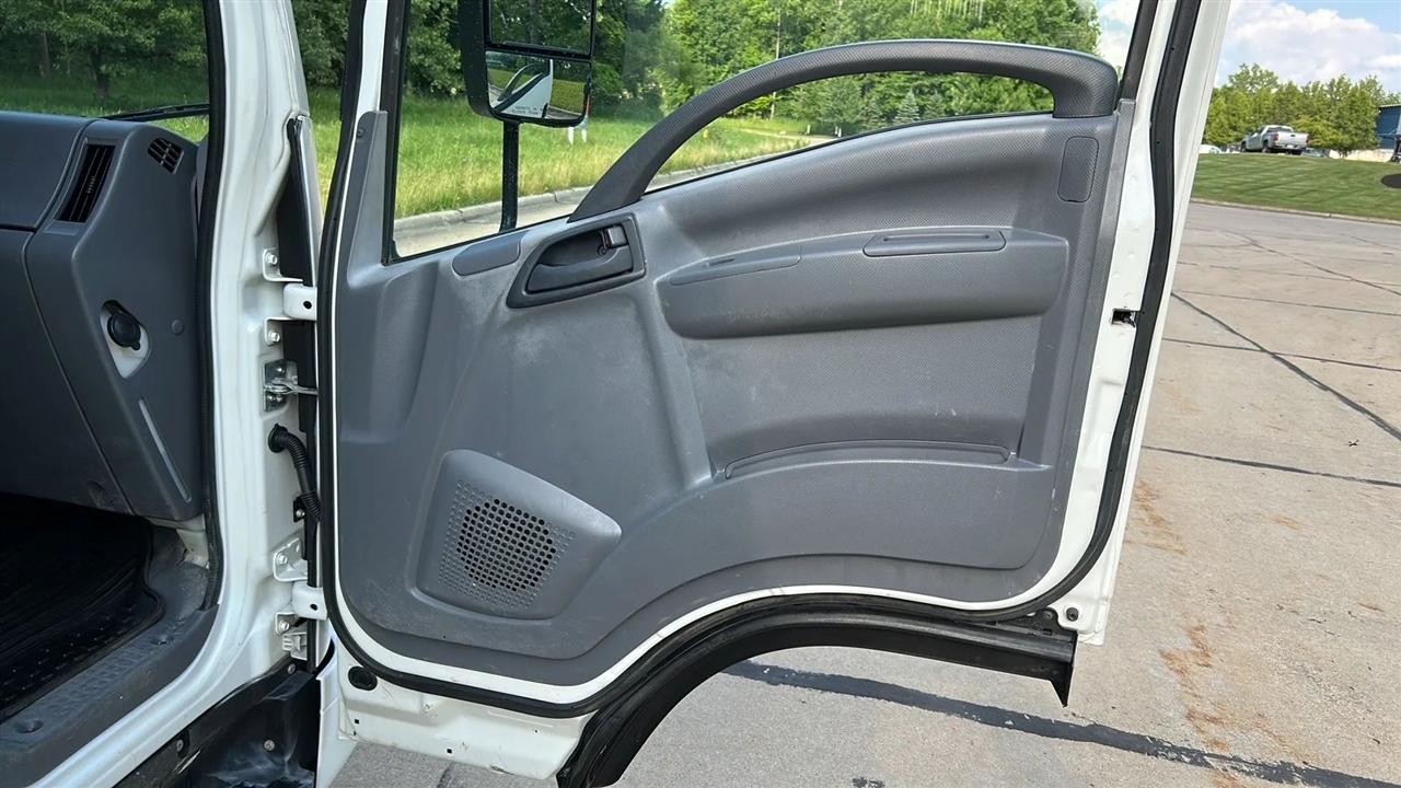 Isuzu NPR  2017