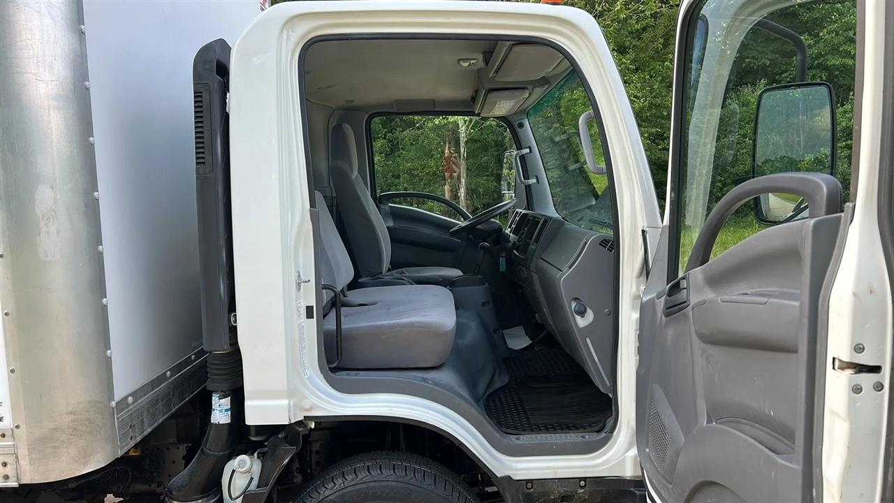 Isuzu NPR  2017