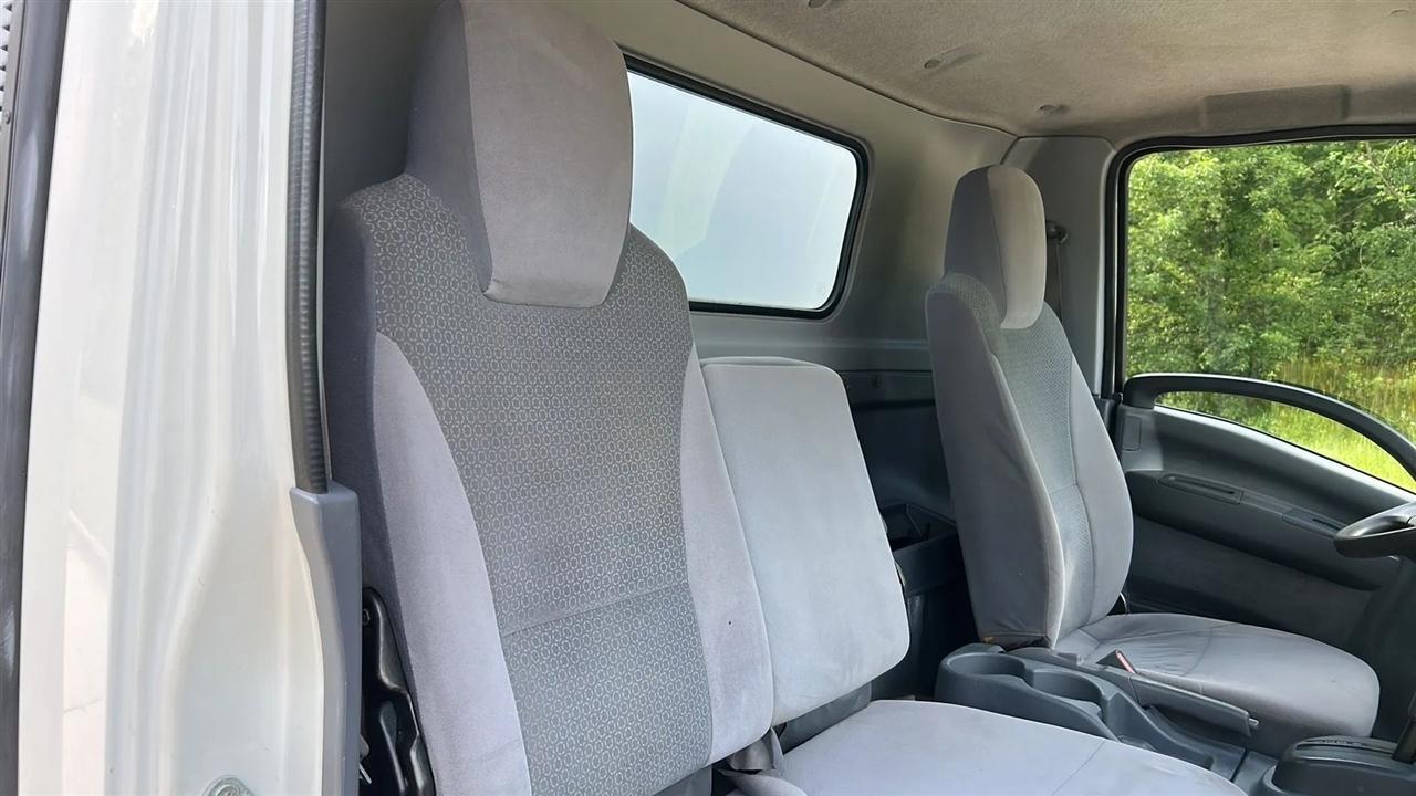 Isuzu NPR  2017