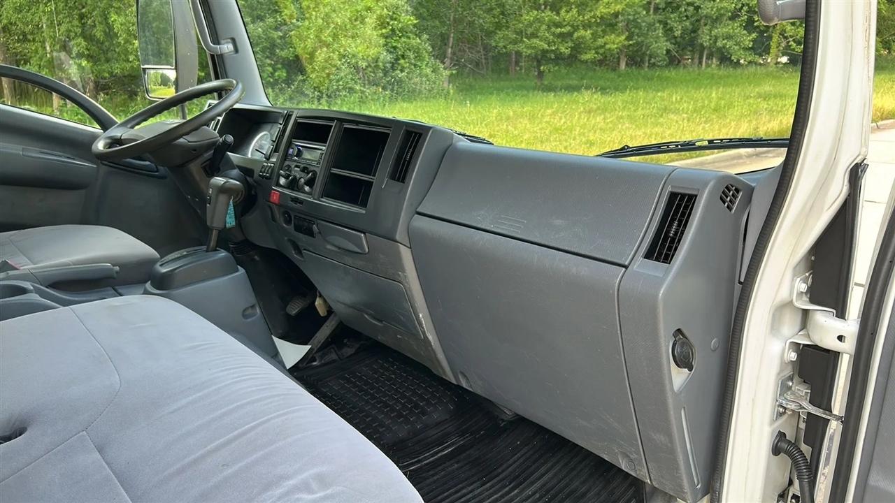 Isuzu NPR  2017