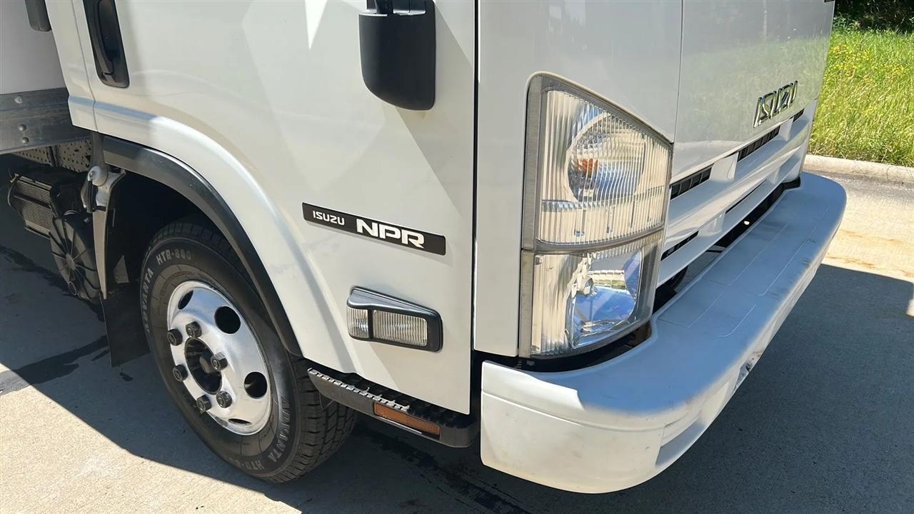 Isuzu NPR  2015