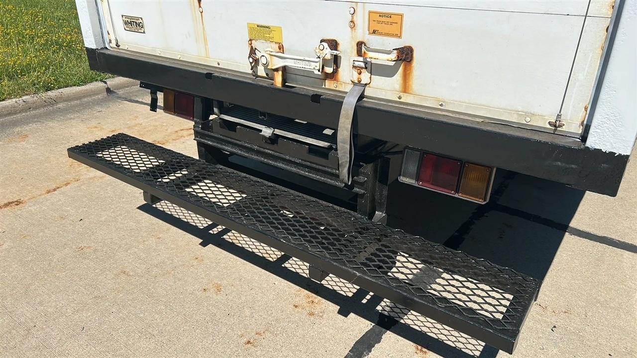 Isuzu NPR  2015