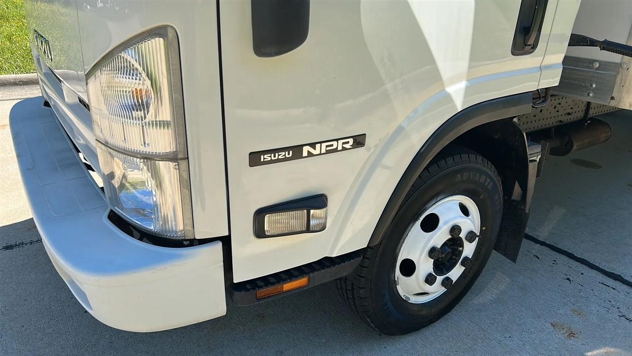 Isuzu NPR  2015