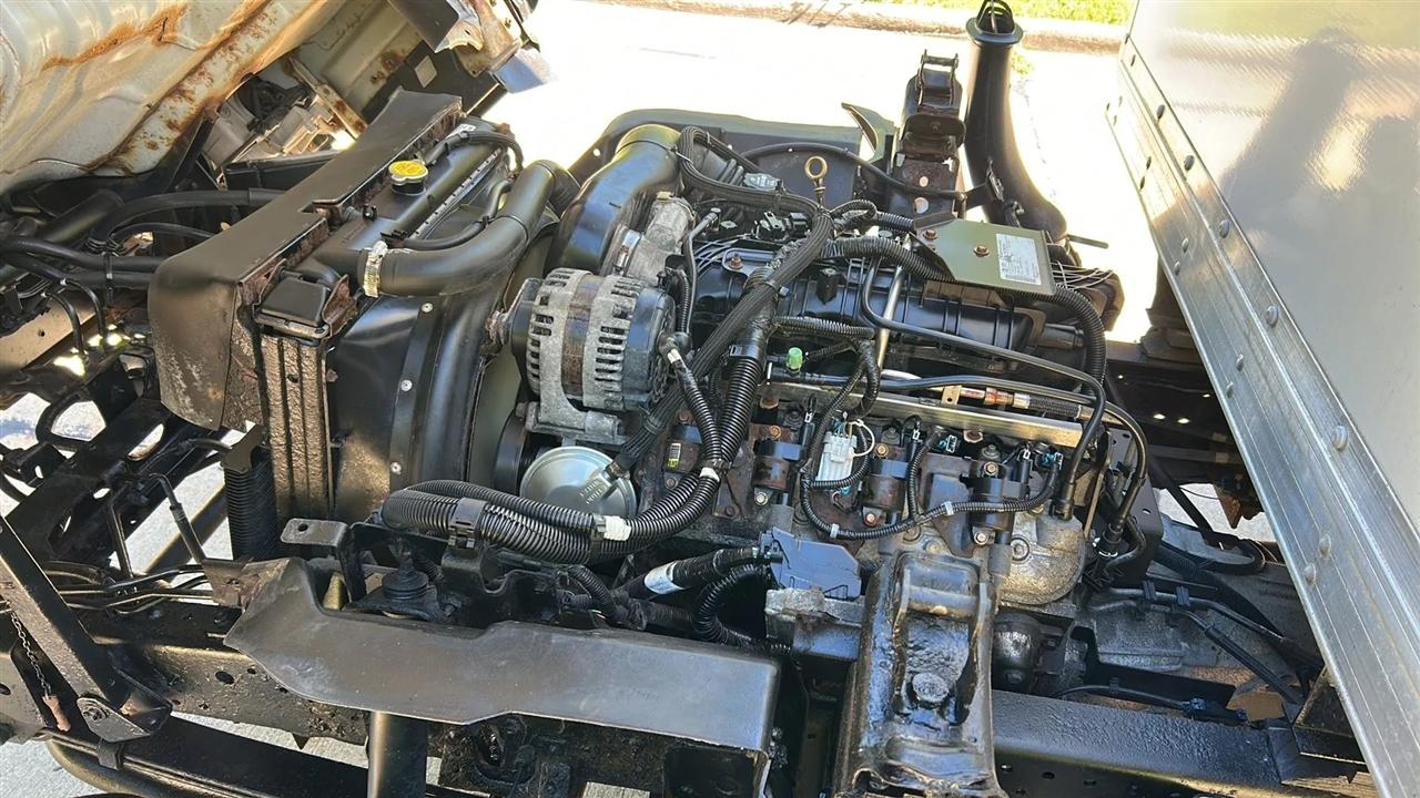 Isuzu NPR  2015
