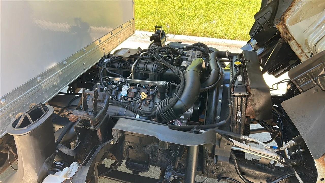 Isuzu NPR  2015