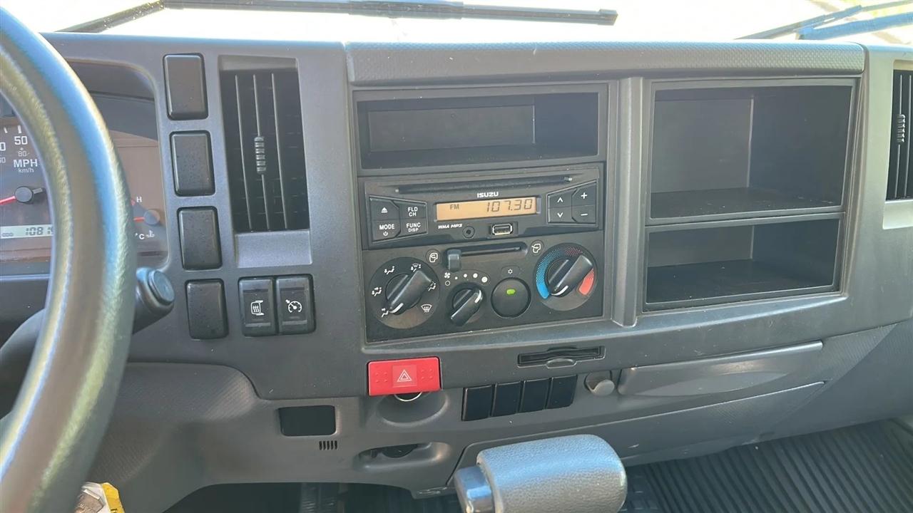 Isuzu NPR  2015