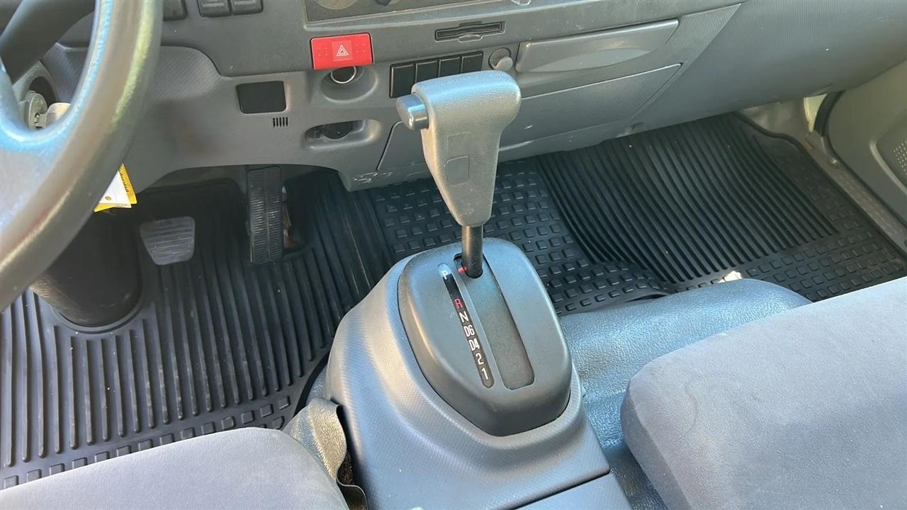 Isuzu NPR  2015