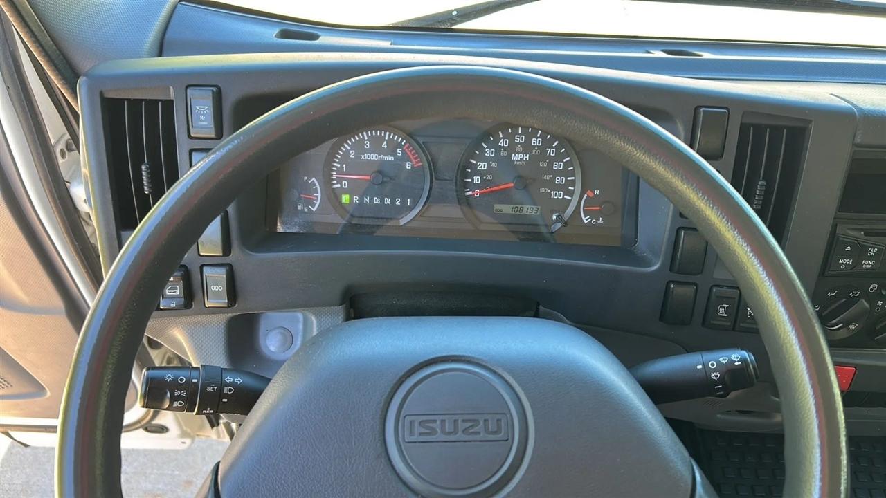 Isuzu NPR  2015