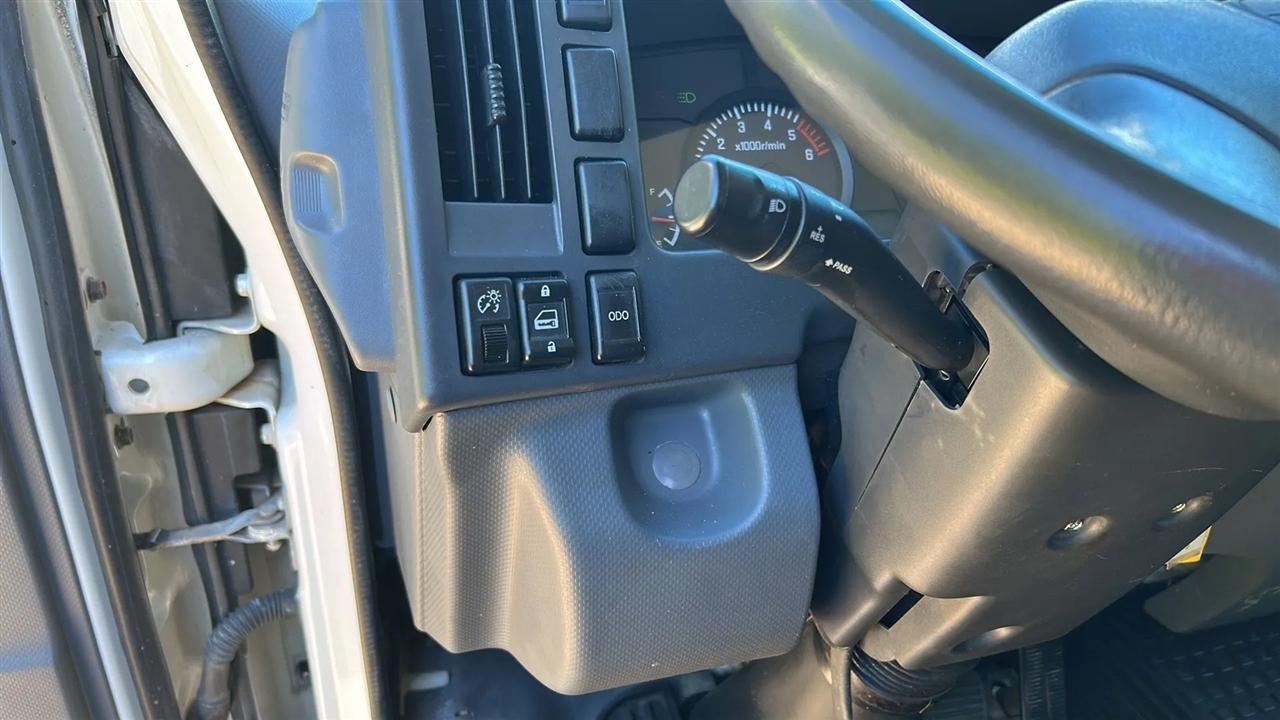 Isuzu NPR  2015