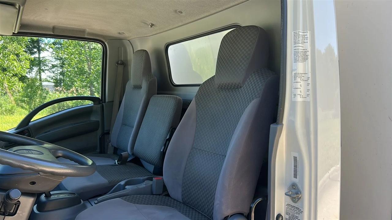 Isuzu NPR  2015