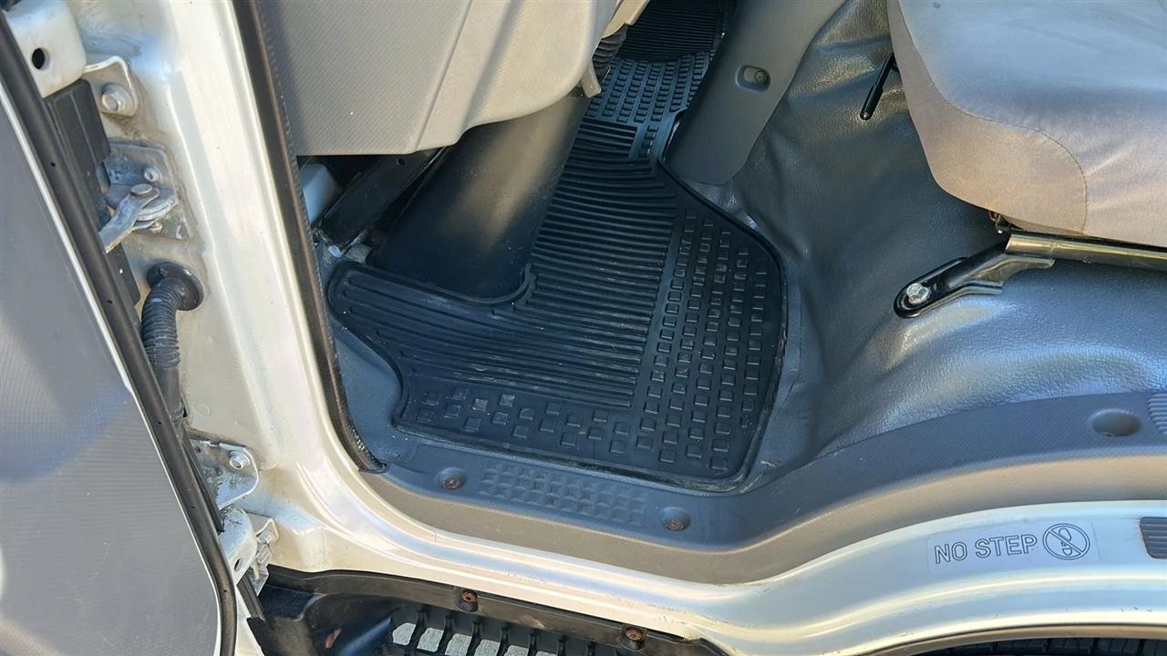 Isuzu NPR  2015