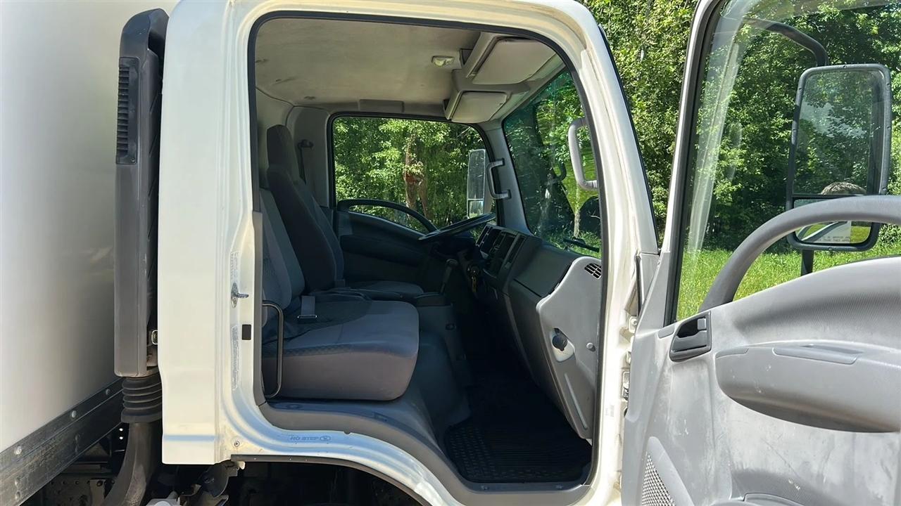 Isuzu NPR  2015