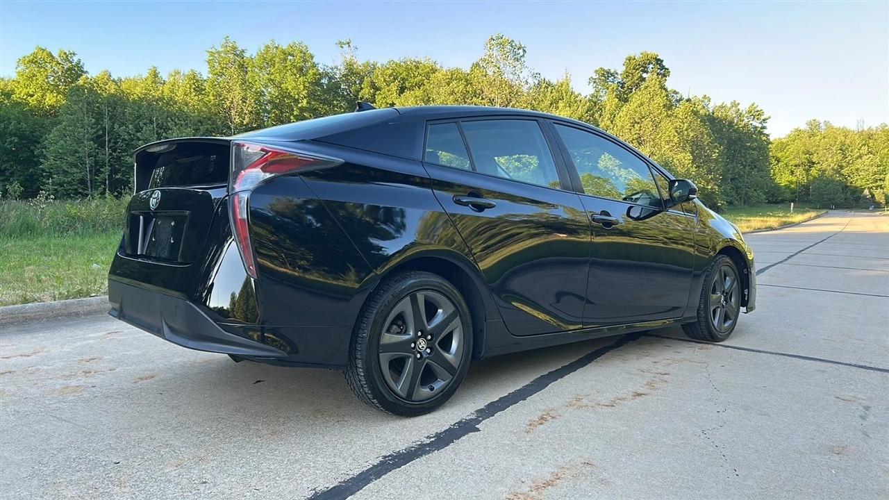 Toyota Prius Two Eco 2016