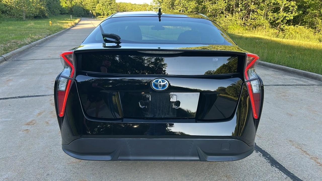 Toyota Prius Two Eco 2016