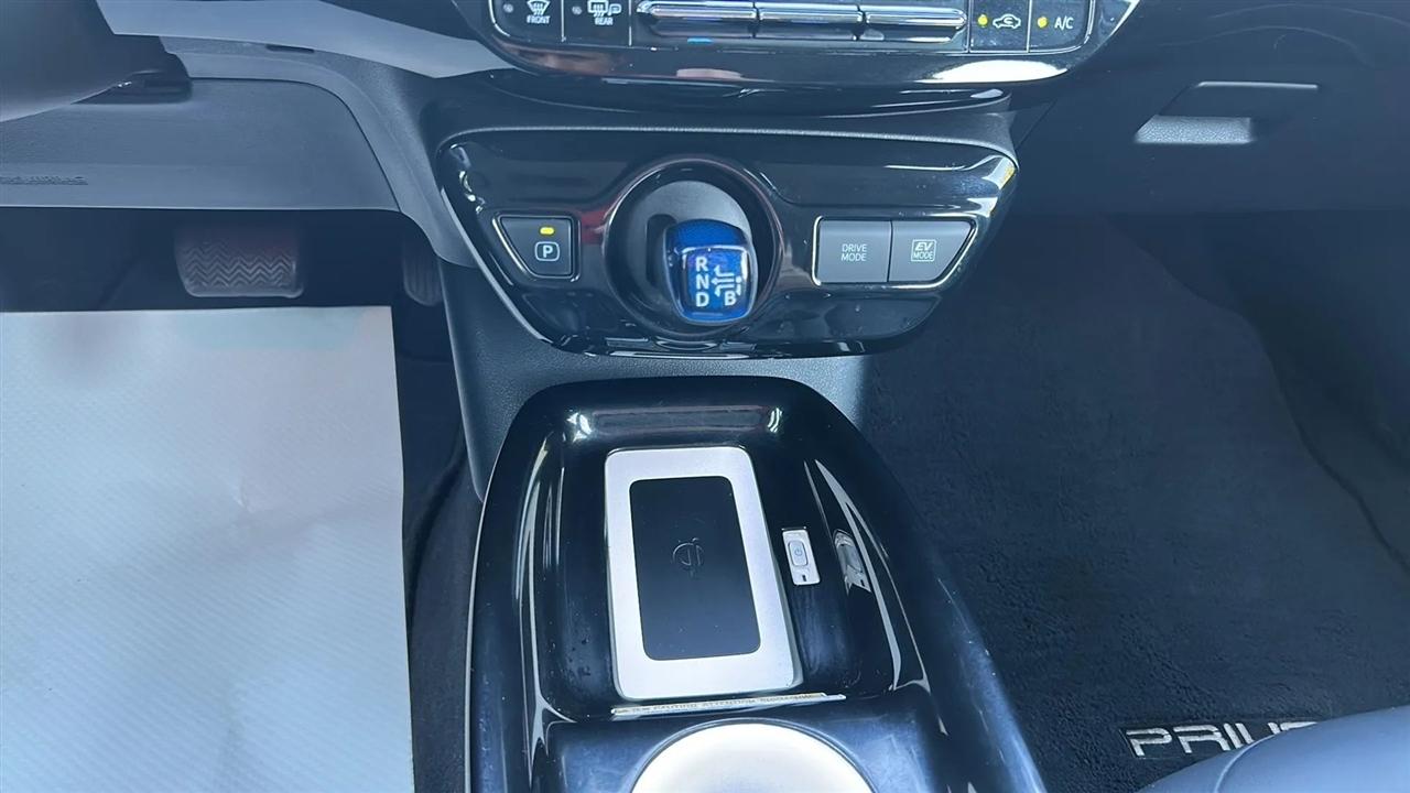 Toyota Prius Two Eco 2016