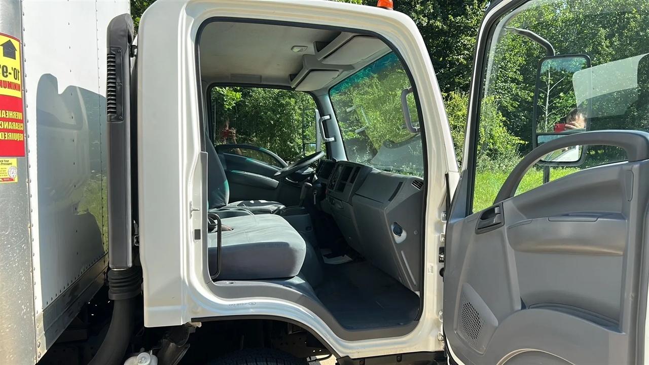 Isuzu NPR  2019