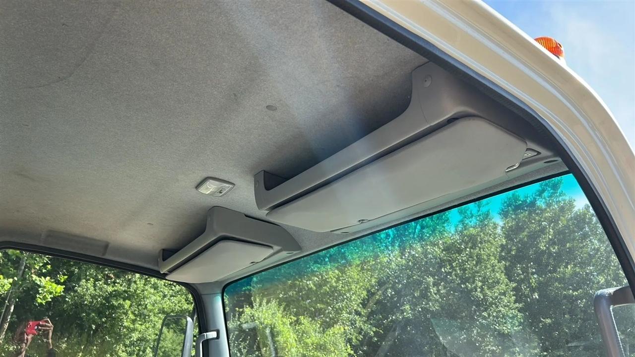 Isuzu NPR  2019