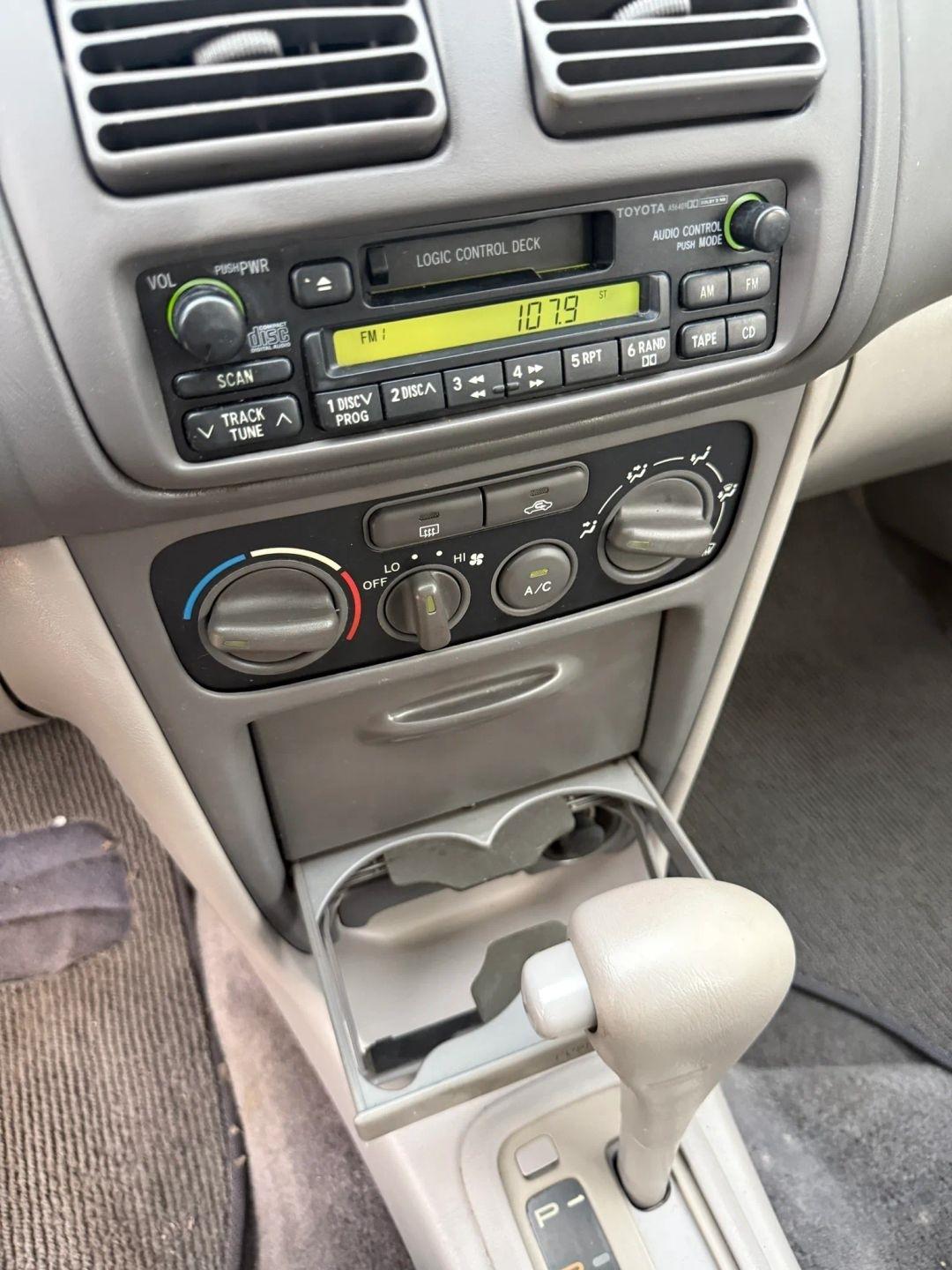 Toyota Corolla CE 2001