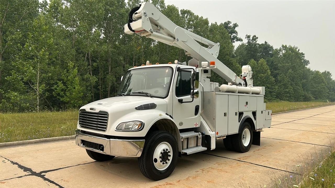 Freightliner M2 106 Medium Duty  2020