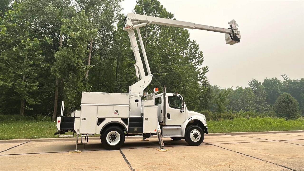 Freightliner M2 106 Medium Duty  2020