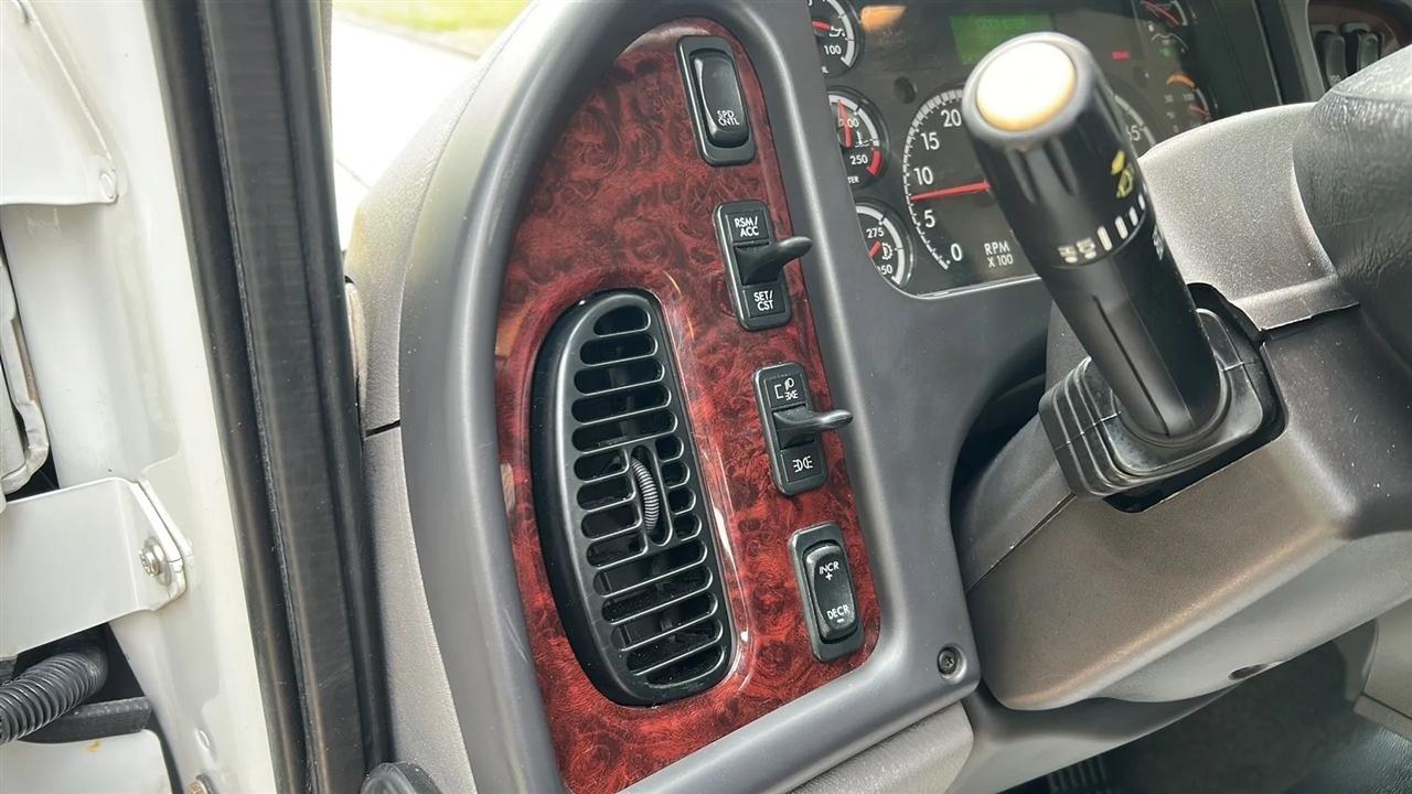 Freightliner M2 106 Medium Duty  2020