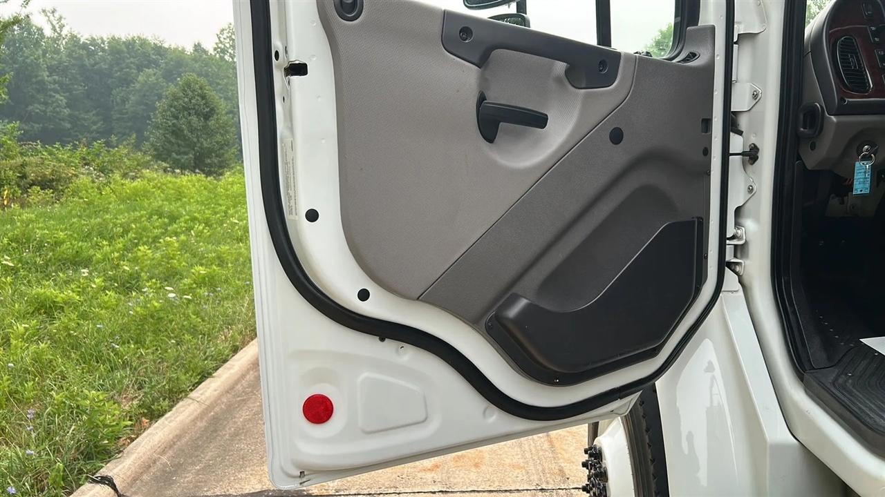 Freightliner M2 106 Medium Duty  2020