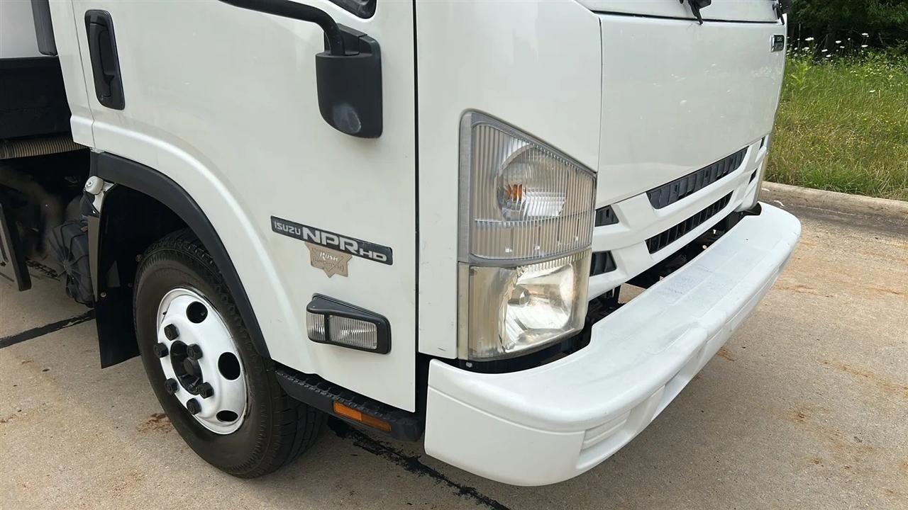 Isuzu NPR  2016