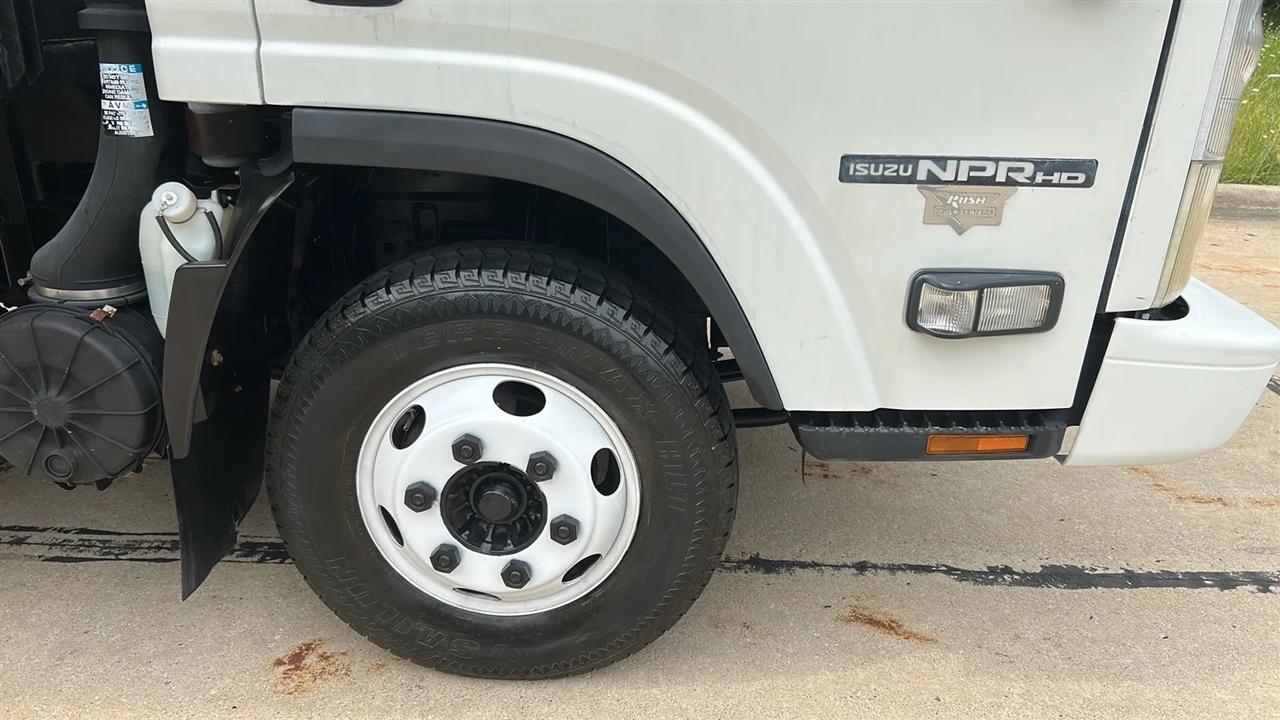 Isuzu NPR  2016