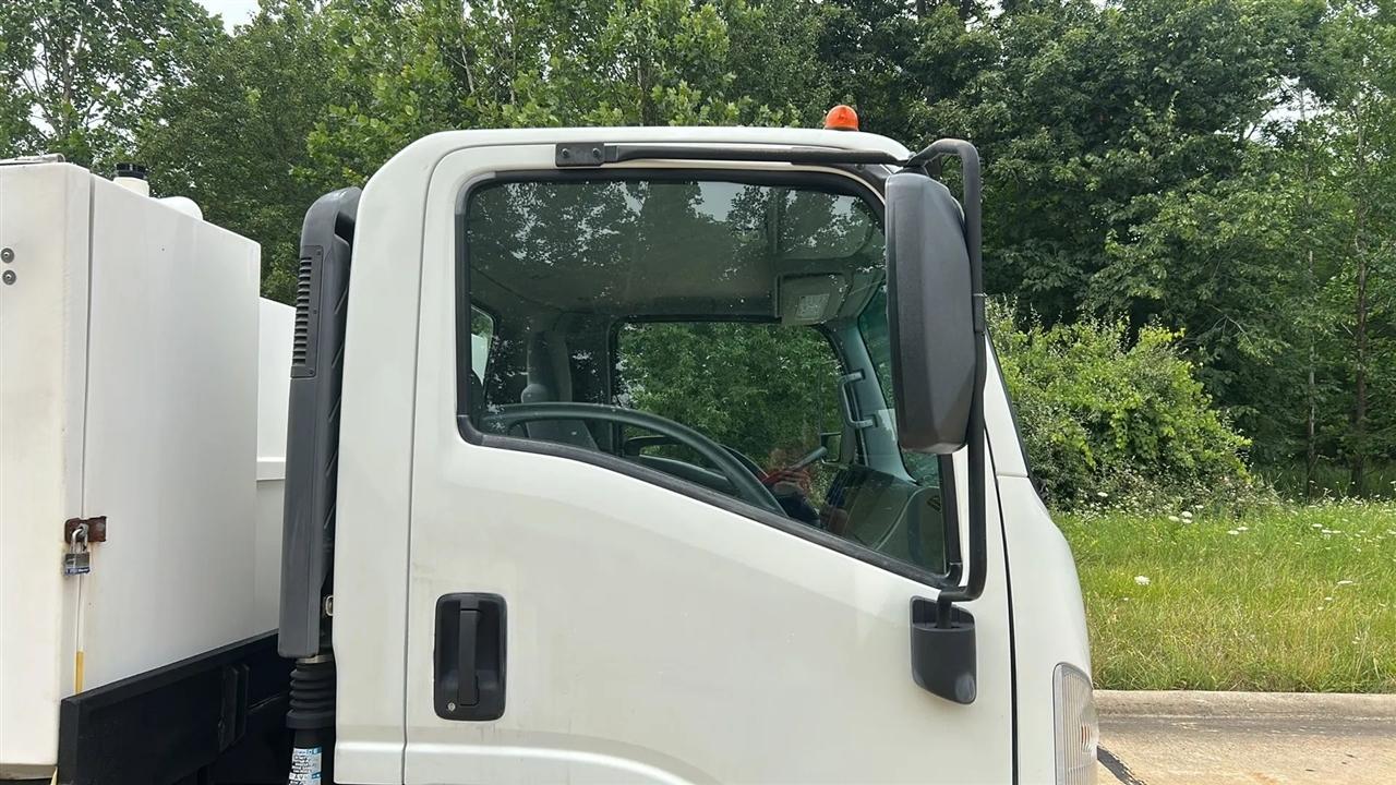 Isuzu NPR  2016