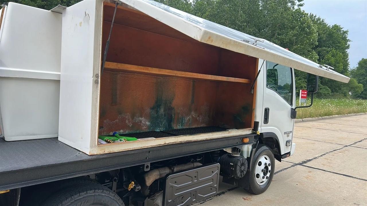 Isuzu NPR  2016