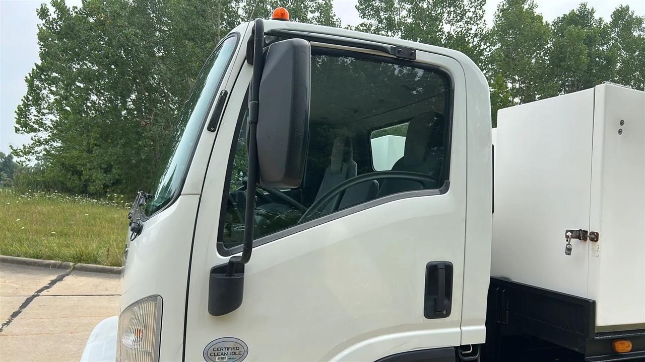 Isuzu NPR  2016