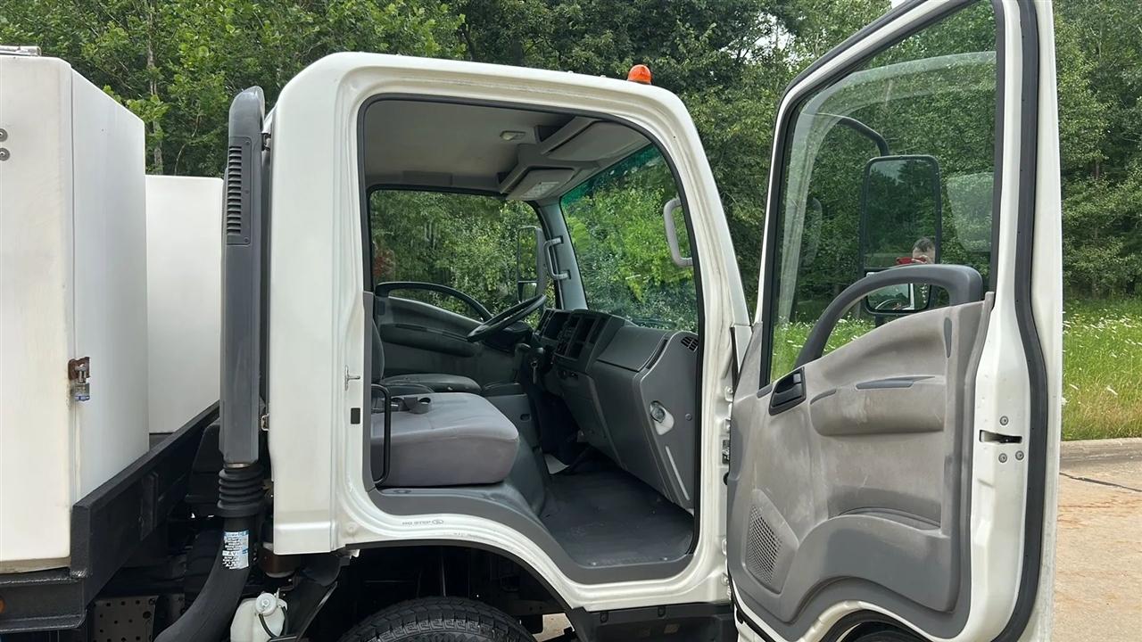 Isuzu NPR  2016