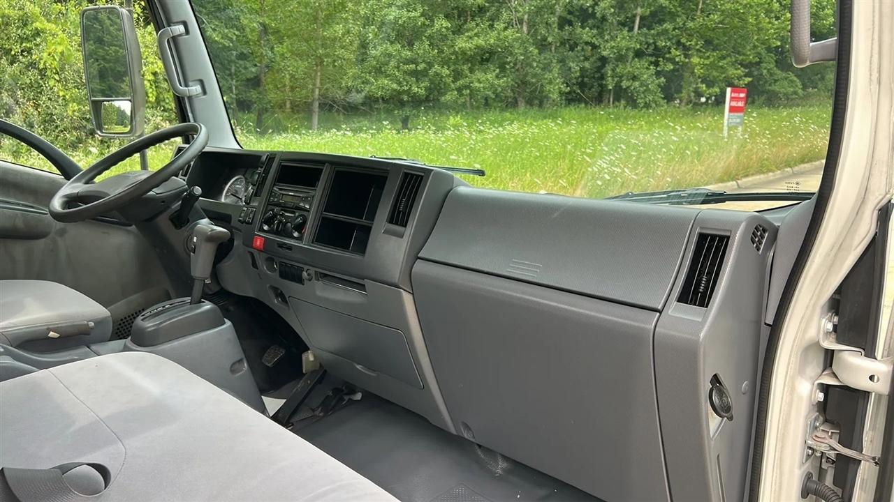 Isuzu NPR  2016