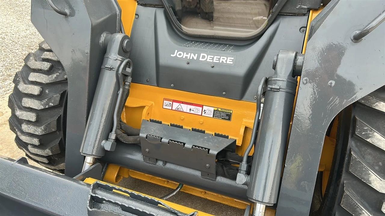 John Deere 332D  2010