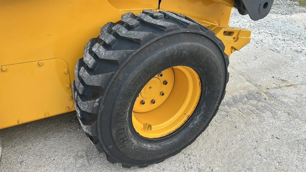 John Deere 332D  2010