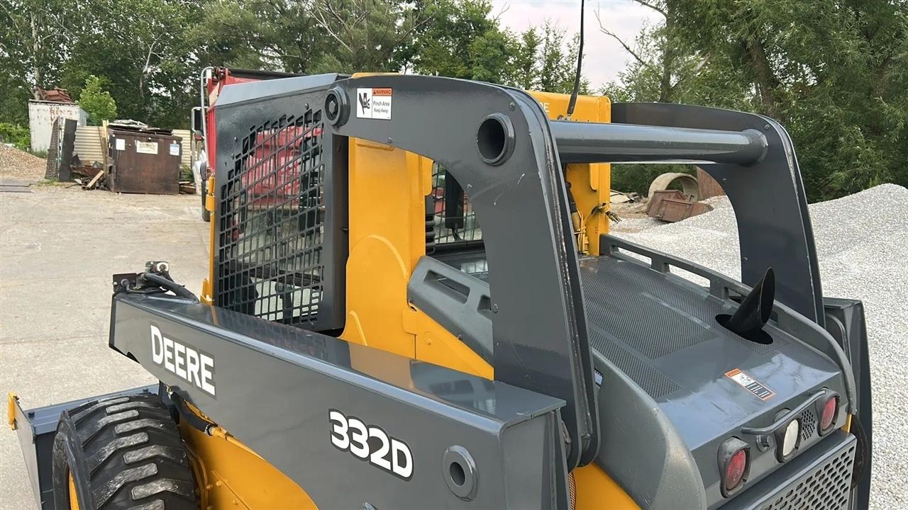 John Deere 332D  2010