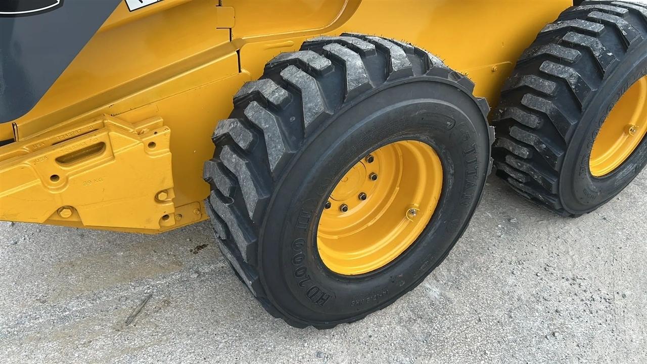 John Deere 332D  2010